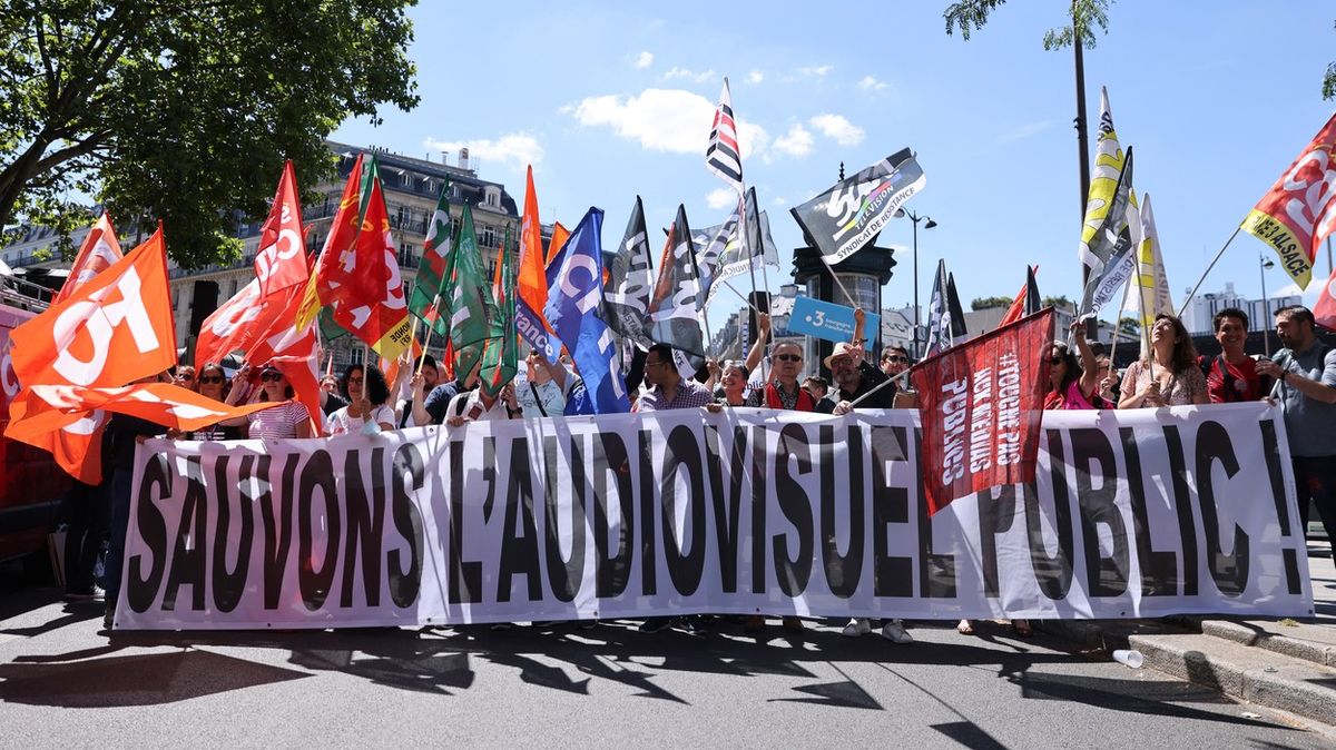 Francie ruší koncesionářské poplatky. Chce zvýšit kupní sílu
